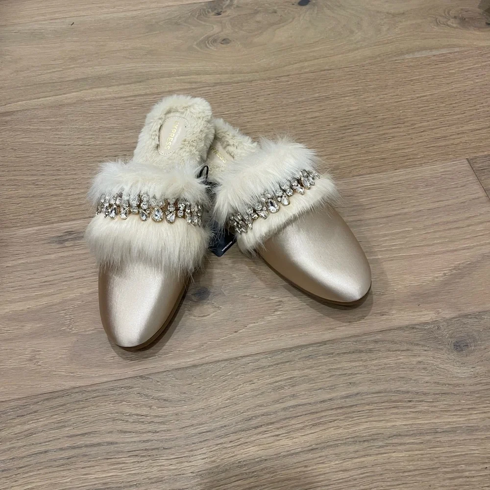 Express Metallic Slippers with Fur and Embellishments - Picture 2 of 8